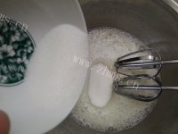 美味的轻乳酪芝士蛋糕做法图解3)