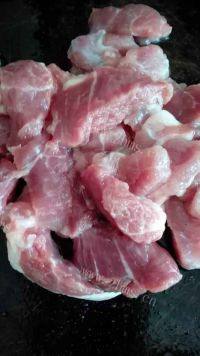 美味的冬瓜瘦肉汤做法图解4)