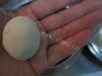 色泽不错的土豆糯米饼做法图解7)