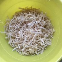 自制牛肉汤豆丝做法图解1)