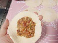 十分诱人的猪肉白菜包子做法图解18)