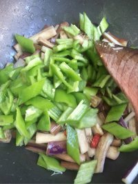 美味营养的炒茄子做法图解5)