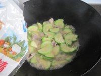 家常菜西葫芦炒肉片做法图解9)