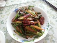 家常菜腊肠炒芦笋