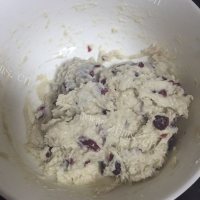 新颖的蔓越莓蒸发糕做法图解4)