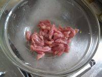 易做的芹菜炒肉丝做法图解3)