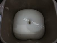 自制奶香小花卷做法图解2)