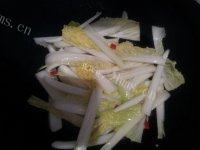 家常菜酸辣白菜条做法图解3)
