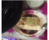 虾蓉蒸豆腐做法图解7)