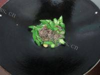 色香味俱全的秋葵炒牛肉做法图解7)