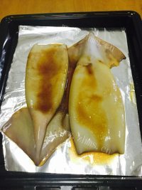 脆嫩可口的烤鱿鱼筒做法图解3)