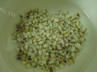 诱人的红豆薏米汤的做法图解三