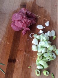 家常菜韭菜炒干豆腐做法图解3)