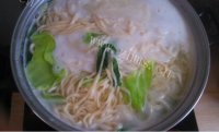 美味的排骨面做法图解6)