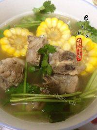 美味的排骨玉米汤