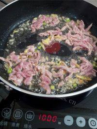 家常菜四季豆炒肉丝做法图解7)