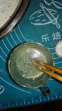 美味好吃的炸芝麻油果子做法图解4)