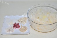 美味的川贝茯苓山药银耳羹做法图解1)