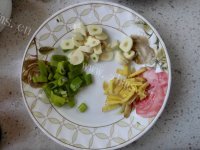 色香味俱全的四季豆烧肉做法图解1)