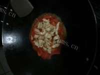 色香味浓的西红柿炒香菇的做法图解三