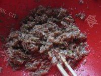 简易的香菇猪肉水饺做法图解3)