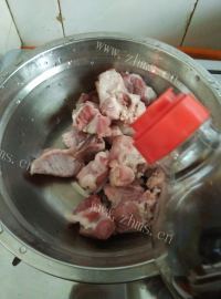 开胃的南瓜蒸排骨做法图解4)