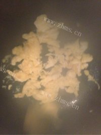 诱人的黄瓜炒鸡蛋做法图解4)