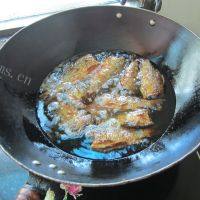 香脆的香酥鲫鱼做法图解5)