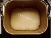 自制乳酪小面包做法图解3)