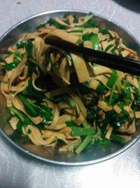 家常菜韭菜炒豆皮