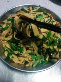 家常菜韭菜炒豆皮
