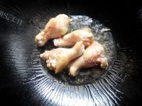 土豆炖翅根做法图解4)