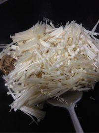 #爱美食#金针菇炒肉丝做法图解5)