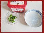家常辣白菜炒五花肉做法图解3)