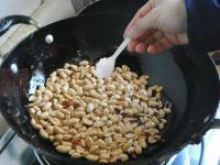 下酒菜麻辣花生做法图解8)