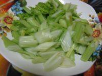 意犹未尽的炒芹菜做法图解2)