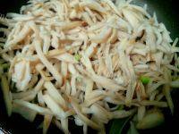 家常菜蚝油鸡腿菇做法图解3)