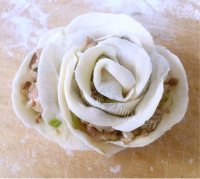 漂亮玫瑰蒸饺做法图解5)