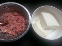 美味的豆腐肉末汤做法图解1)