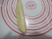 自制香肠面包做法图解8)