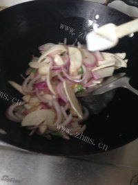 美味食用菌洋葱炒杏苞菇做法图解6)