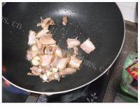 味道不错的黄瓜炒肉做法图解5)