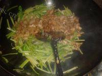 香味四溢的芹菜炒瘦肉做法图解10)