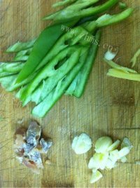 诱人的手撕茄子做法图解3)