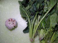 诱人的蒜泥菠菜做法图解1)