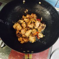 鲜美可口的鸡腿炖土豆做法图解2)