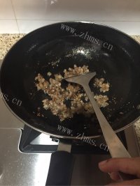 独特的梅干菜肉包做法图解3)