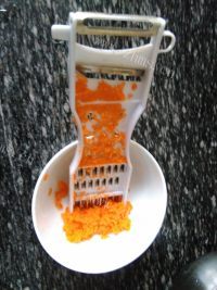 自制胡萝卜豆渣饼做法图解2)