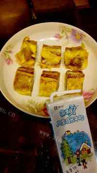 美味的爱心早餐之吐司香蕉卷做法图解9)