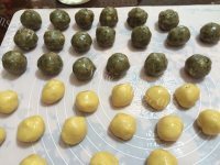 美味的椒盐五仁月饼做法图解4)